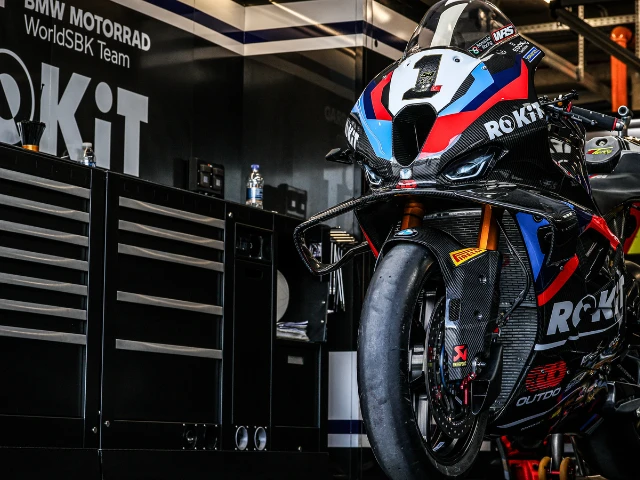 BMW M1000RR YAKINDAN KEŞFEDİN