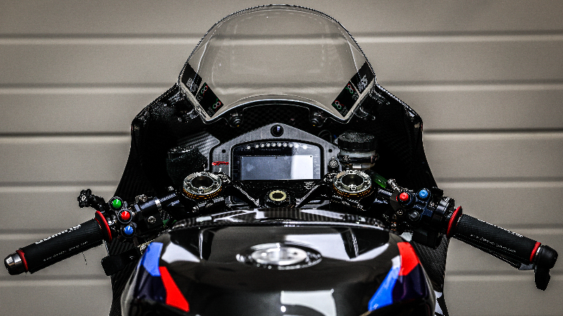 BMW M1000RR YAKINDAN KEŞFEDİN