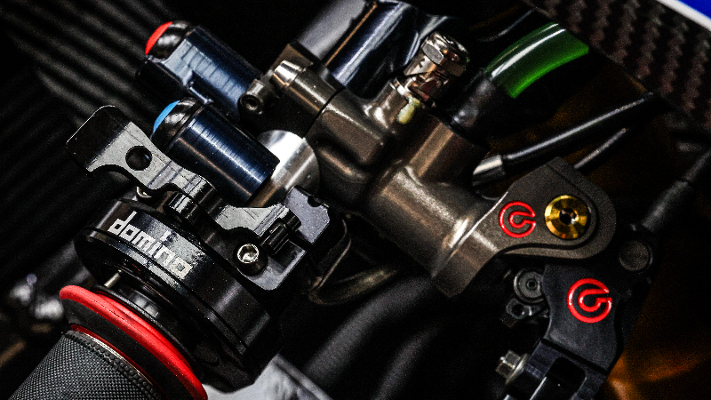 BMW M1000RR YAKINDAN KEŞFEDİN