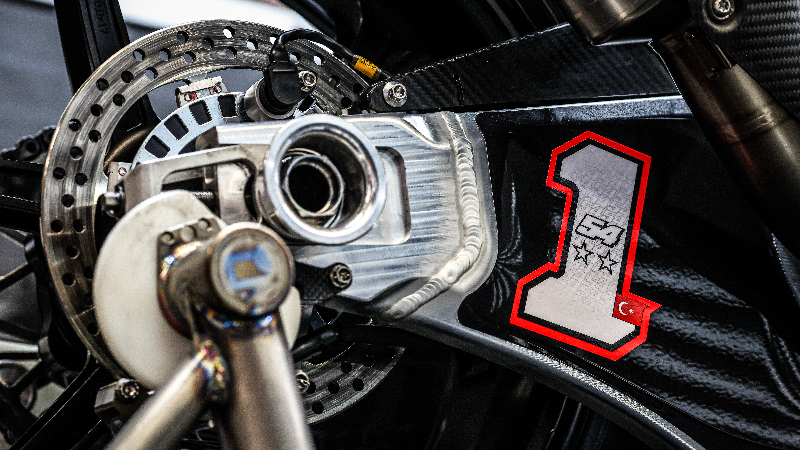 BMW M1000RR YAKINDAN KEŞFEDİN