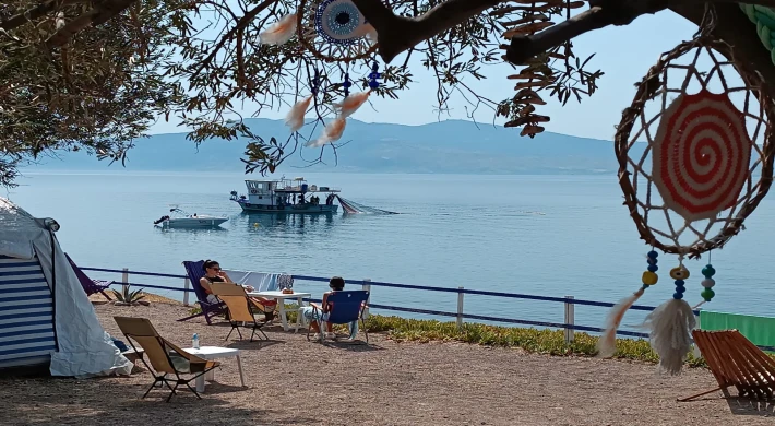 “Bir Zamanlar Plazalar, Şimdi Kamp Ateşi”